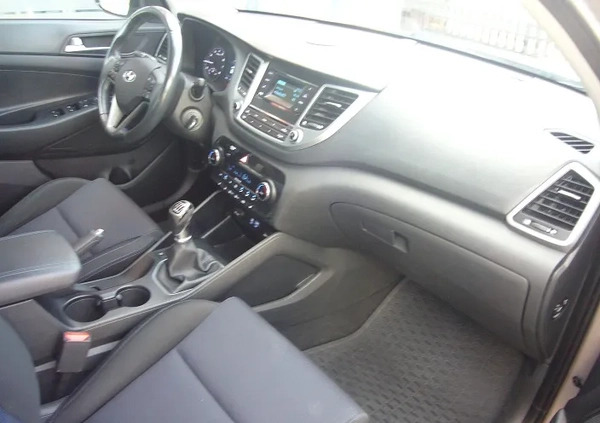 Hyundai Tucson cena 63700 przebieg: 176000, rok produkcji 2015 z Krzeszowice małe 211